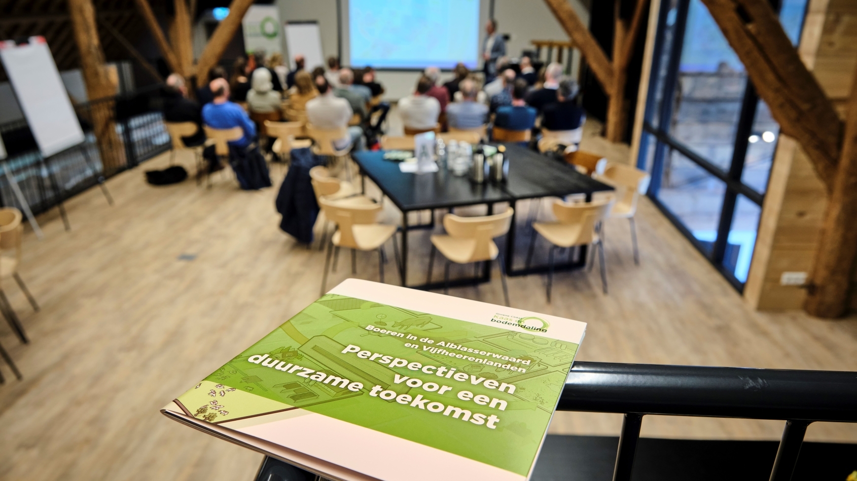 aan tafeks gaan boeren en professionals in gesprek over de inspiratiekaart