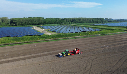 Zonnepark naast akkerveld